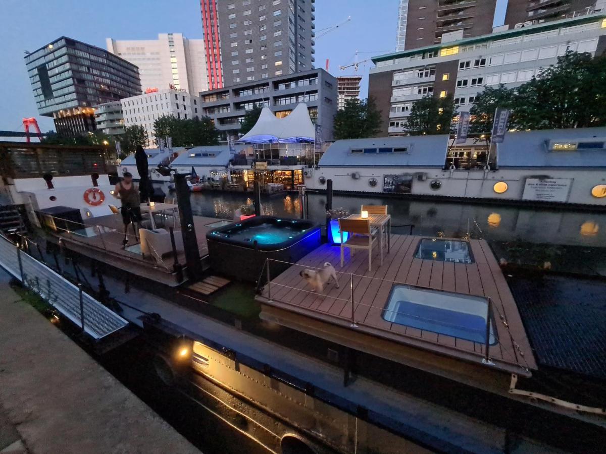鹿特丹 De Coaster & Aquarium Ponton酒店 外观 照片